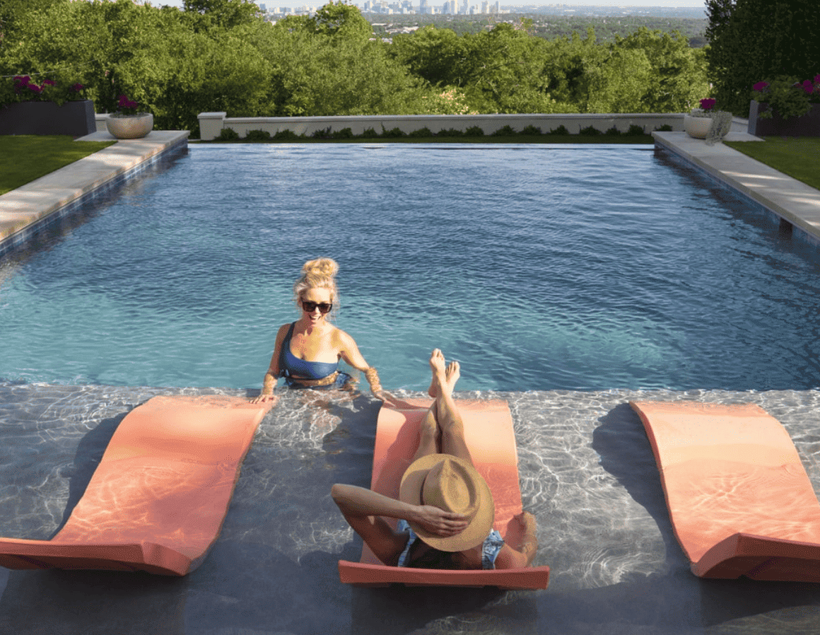 Pool algae removal & treatment service in Cypress